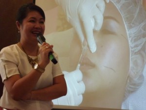 Jedheeerr, idungnya ditusuk-tusuk!