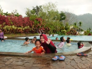 Kecipak-kecipuk bareng Sidqi di Villa Jambuluwuk, Batu, Malang