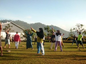 Senam bareng saat traveling 