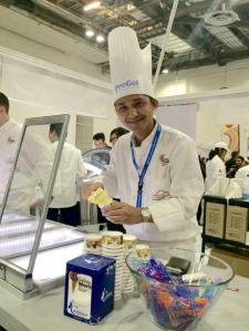 Aksi Andre di ajang Gelato World Tour, SIngapura.  Foto courtesy: http://www.jakpost.travel/news/promoting-indonesia-through-jamu-gelato