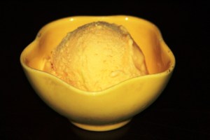 Es krim herbal yang saya pesan. Kombinasi rasa temulawak dan jahe wangi. Sedaaaap sekaligus menyehatkan