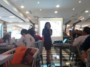 Ibu Bertha yang (kayaknya) lahir di bulan September :-)