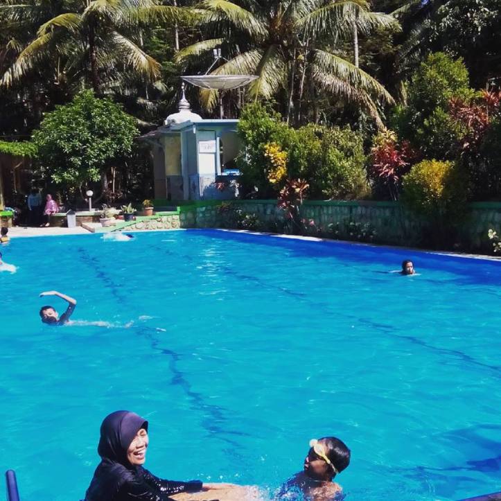 sidqi renang bareng uti